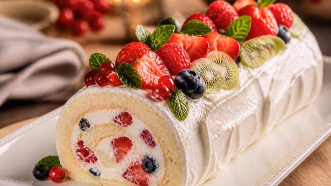 découvrez notre recette facile de bûche aux fruits, une douceur légère et festive parfaite pour toutes les occasions.