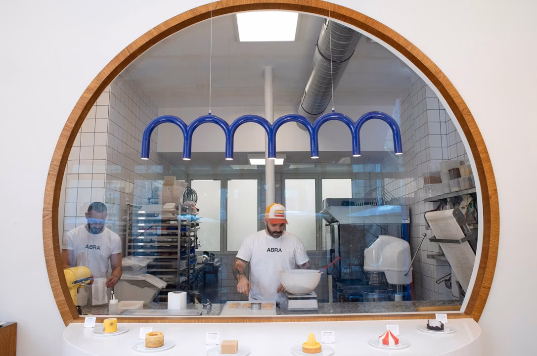Dole : Martin Lamy-Chappuis innove en lançant sa pâtisserie itinérante, du laboratoire aux rues