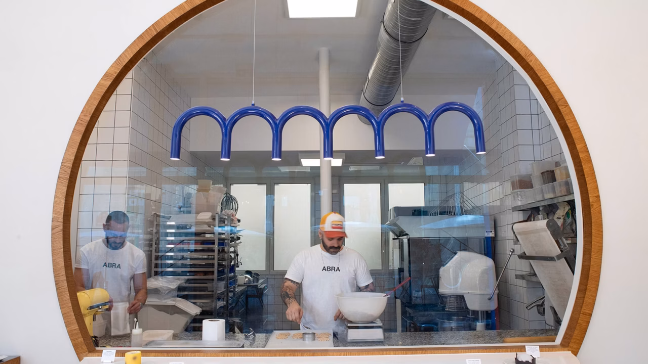 Dole : Martin Lamy-Chappuis innove en lançant sa pâtisserie itinérante, du laboratoire aux rues
